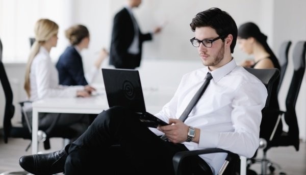 Сидеть спина не болела