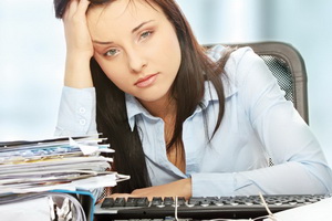 черные мушки перед глазами и болит голова что это