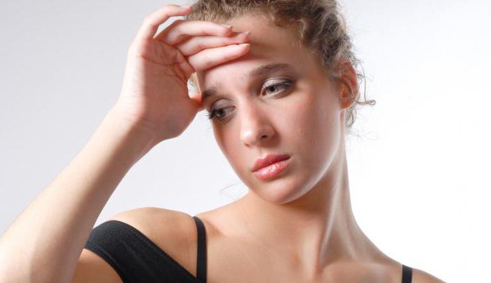 почему болит лоб при насморке