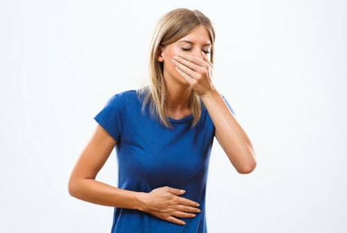 Тошнота у женщины