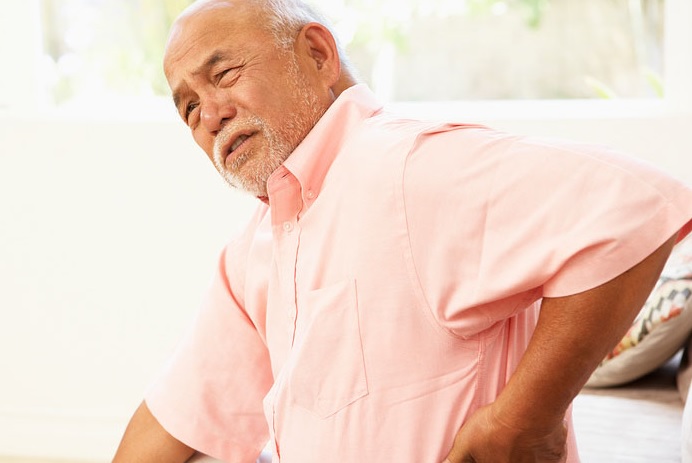 При отравлении боль в пояснице является следствием поражения почек При отравлении боль в пояснице