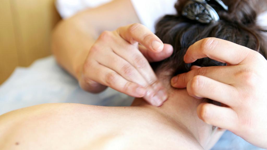 Какую выпить таблетку если болит затылок головы что