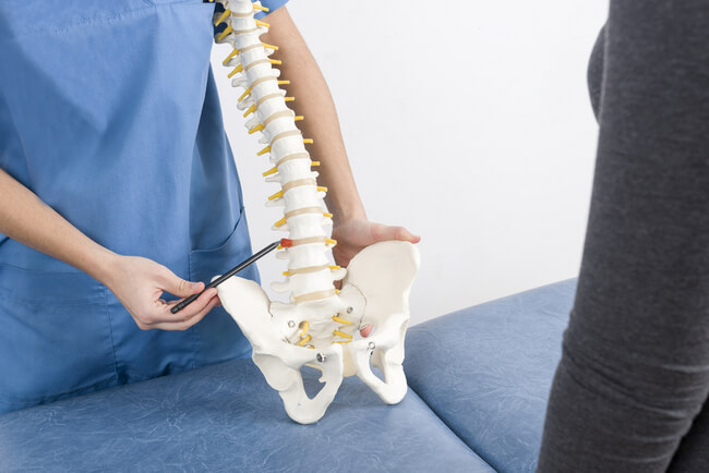 при большом весе болит спина