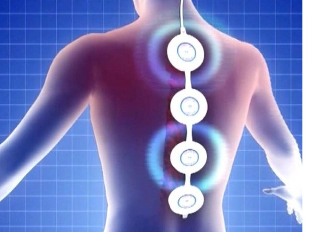 Воздействие на больной позвоночник осуществляется с помощью магнитного поля, создаваемого специальным прибором